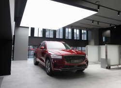Автомобили Genesis начали продавать на "ЗИЛе"