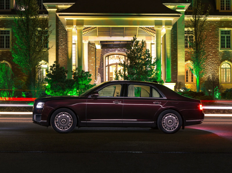 Автомобили Aurus начнут продавать в Санкт-Петербурге