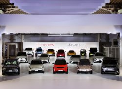 Toyota представит 30 моделей электромобилей к 2030 году