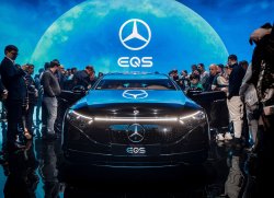 Флагманский электромобиль Mercedes-Benz EQS показали в Москве