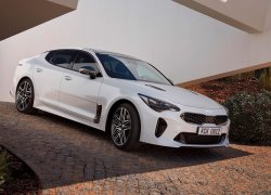 Kia Stinger 2022-го модельного года: в России от 4.149.900 руб.