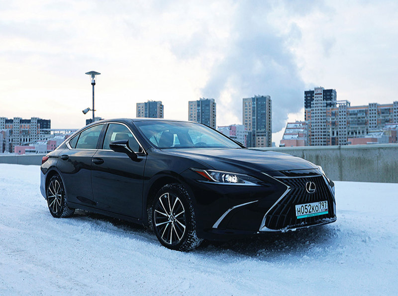 Новый Lexus ES250 появился в российском каршеринге