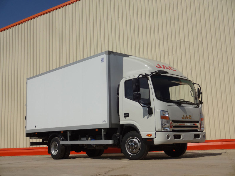 Грузовики JAC N90 и JAC N120 обновили для российского рынка