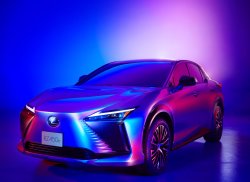 Электрический кросс Lexus RZ показали официально
