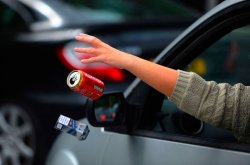 Штраф за мусор, выброшенный из авто, может достигнуть 200 тыс. руб.