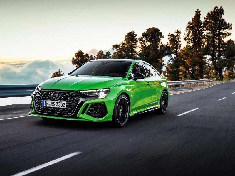 Новые Audi RS3 появились в России: от 5.800.000 руб.