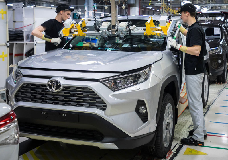 Toyota и Nissan возобновят производство автомобилей в России