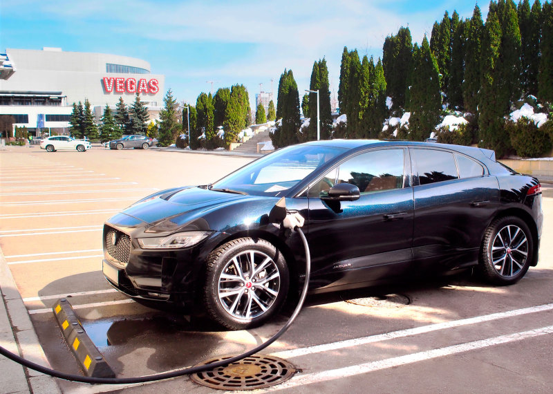 Сеть зарядных станций для электромобилей расширяется в Москве