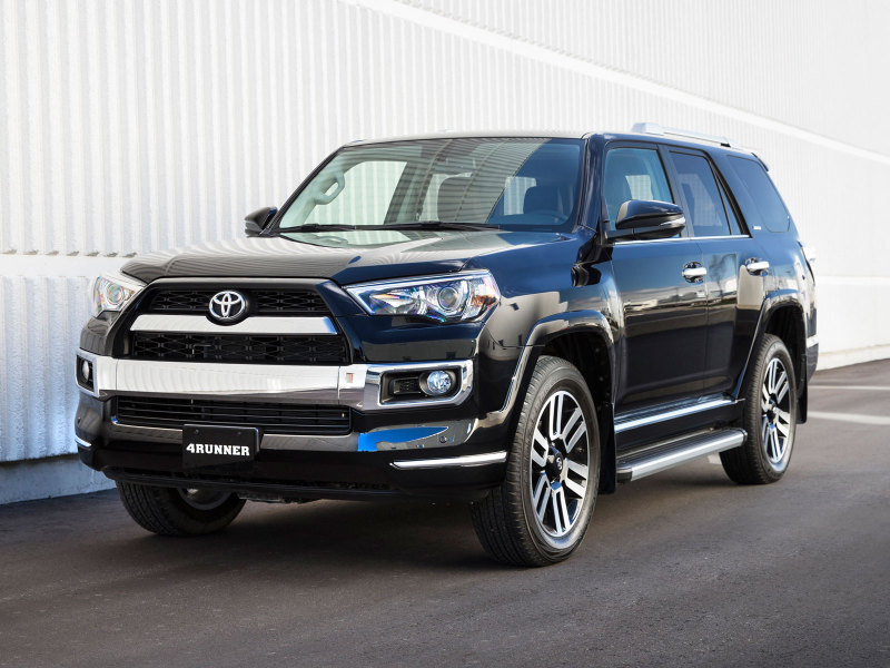 Новые автомобили стали поставлять в Россию с Ближнего Востока