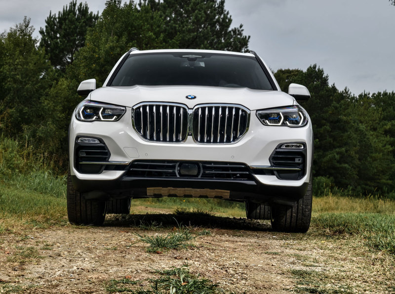 Новые автомобили BMW подешевели в России