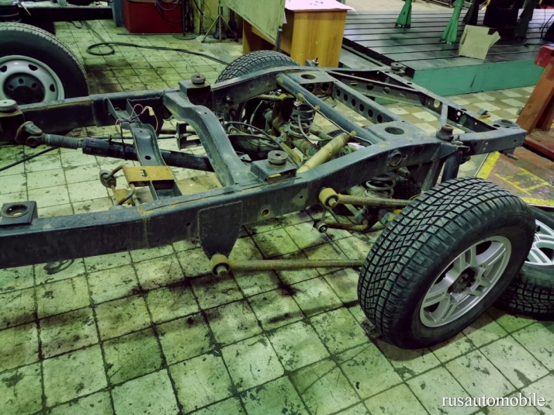 Модернизированный УАЗ "Патриот" с пружинной подвеской показали на фото