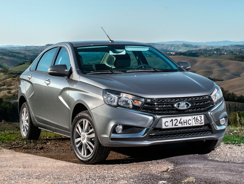 "Старую" Lada Vesta пока не будут снимать с производства