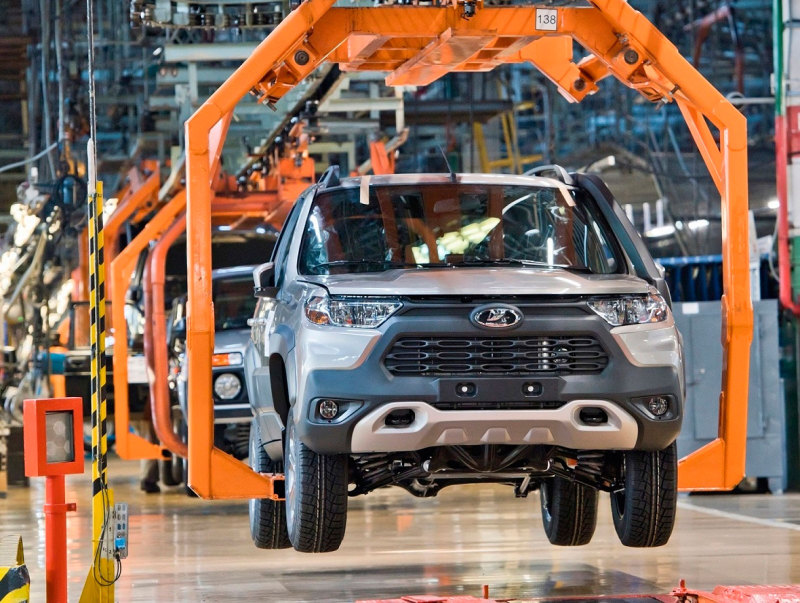 Упрощённая Lada Niva Travel появилась на конвейере