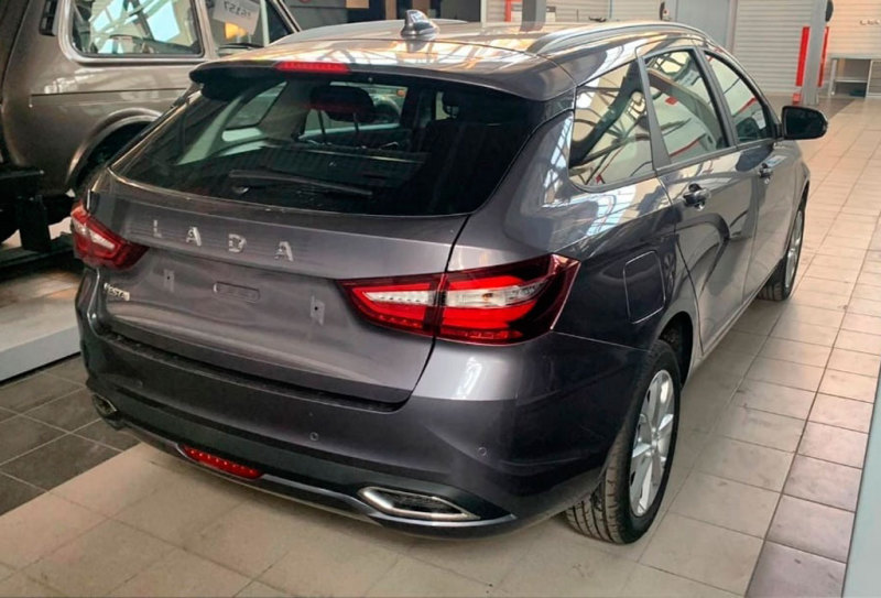 Lada Vesta NG с мультимедийным планшетом показали на фото