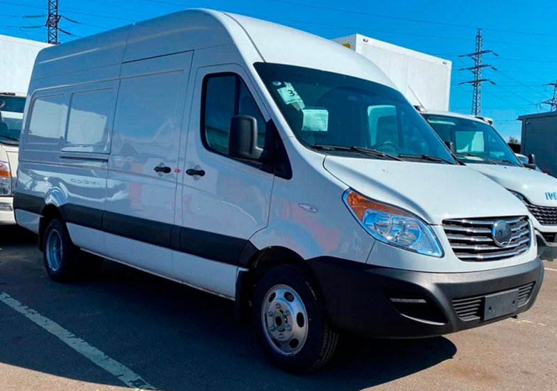 Китайский фургон JAC Sunray появился в России: от 3,5 млн. руб.