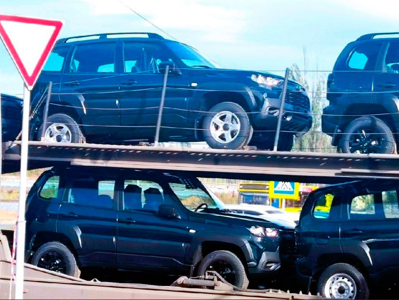 Внедорожник Lada Niva Travel получил новый цвет кузова