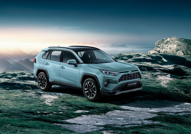 На китайские Toyota RAV4 в России назвали цены