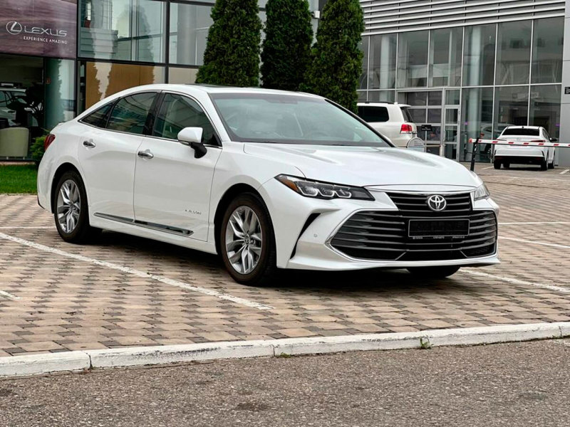 Крупный седан Toyota Avalon китайской сборки начали продавать в России