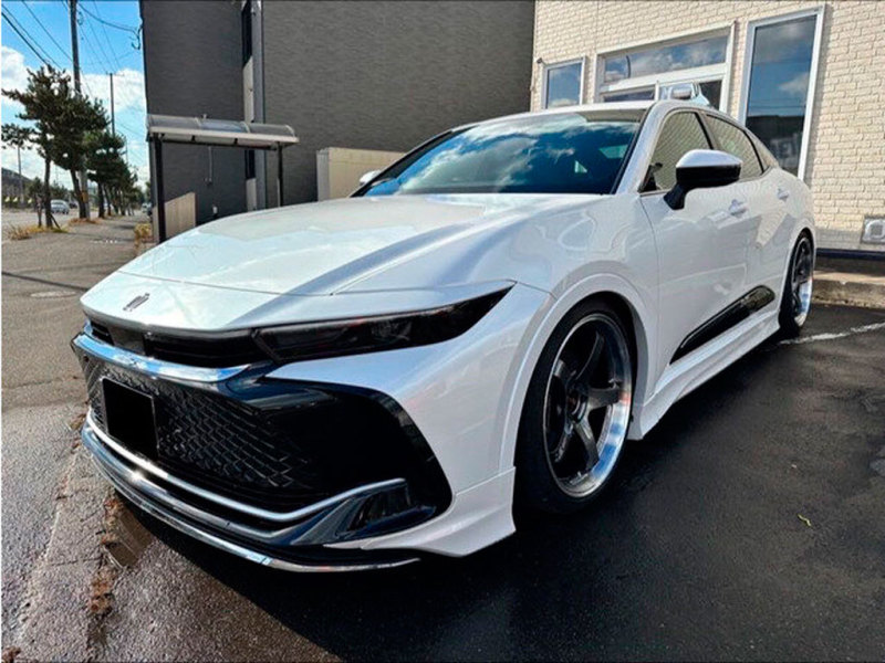 Новый Toyota Crown предлагают в России