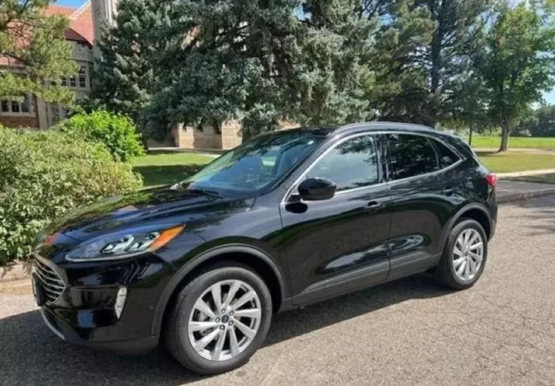 Кроссоверы Ford Escape стали предлагать в России