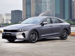 Удлинённые Kia K5 начали предлагать в России