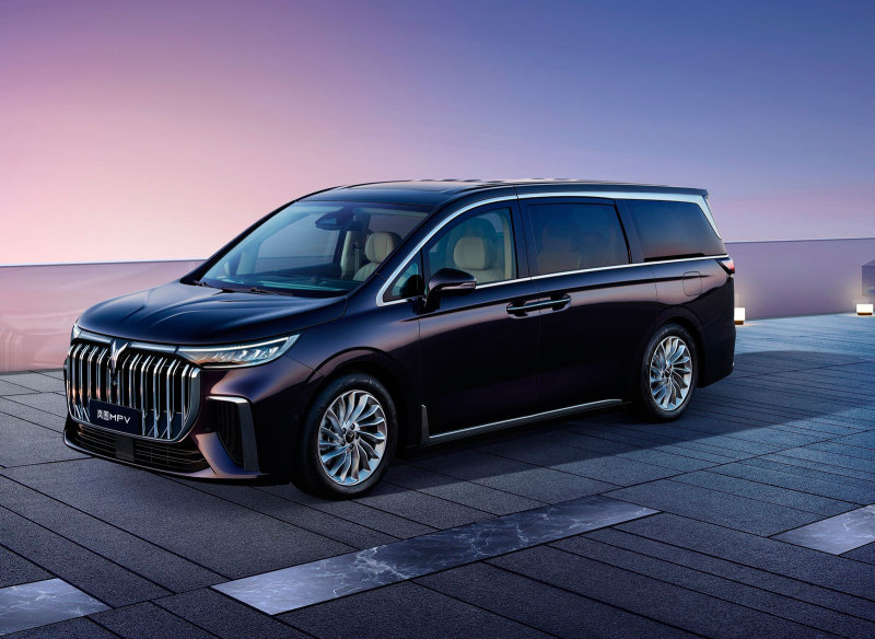 Роскошный минивэн Voyah Dream официально появится в России