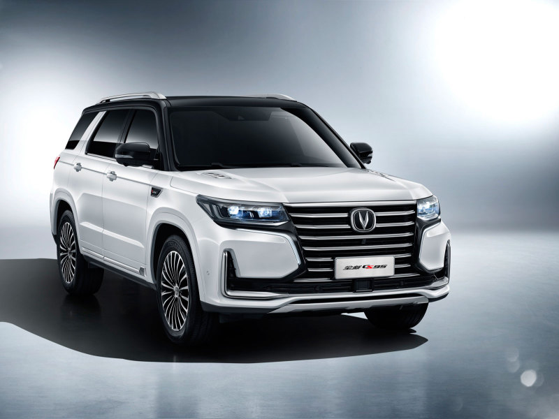 7-местный кроссовер Changan CS95 официально появился в России