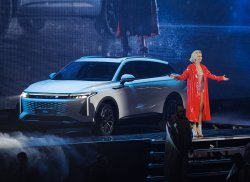 Новый кроссовер Exeed RX представили на шоу Гагариной