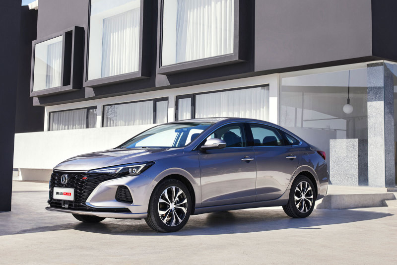 Седан Changan Eado Plus официально в России: от 2.209.900 руб.
