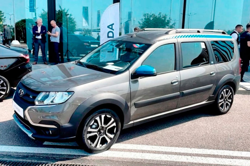 Кросс-универсал Lada e-Largus показали на ПМЭФ-2023