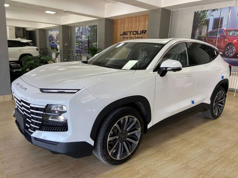 Новый кроссовер Jetour Dashing официально появился в РФ: от 2.340.000 руб.