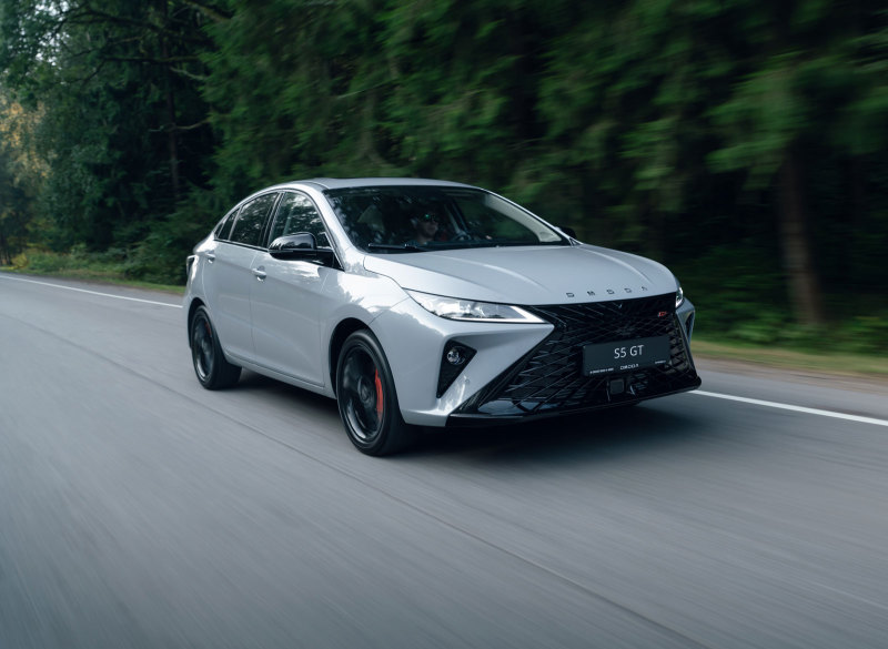 Седан Omoda S5 GT появился у российских дилеров: от 2.840.000 руб.