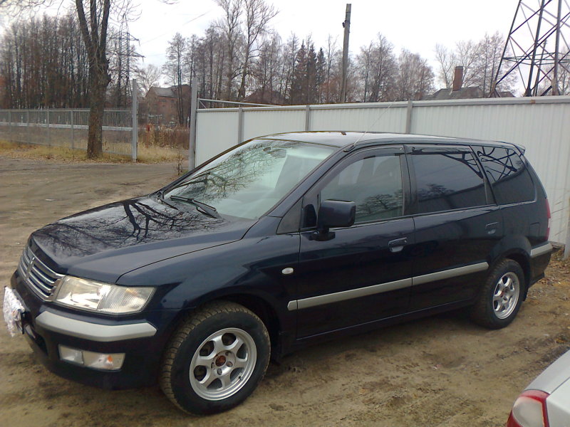 Mitsubishi Space Wagon 2001