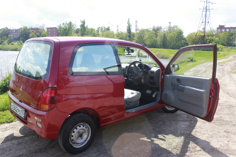 Mitsubishi Minica 2001