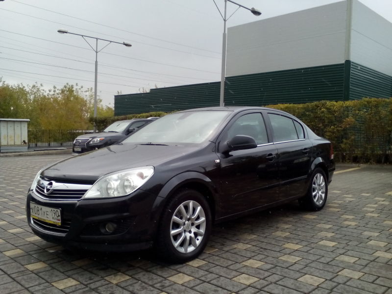Opel Astra Family 2012